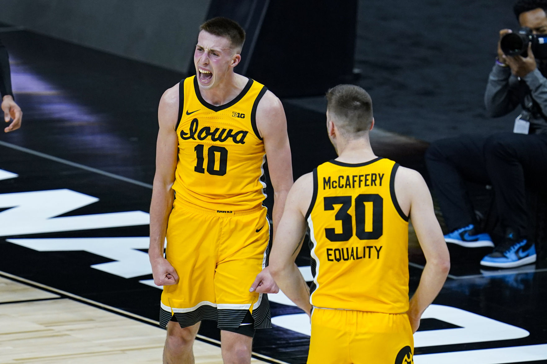 B10 Wisconsin Iowa Basketball